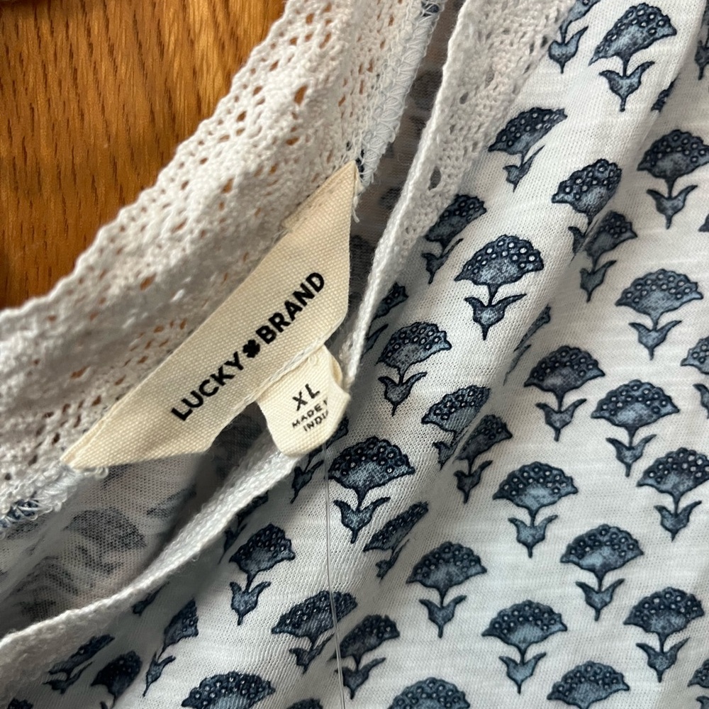 Lucky Brand White and Blue Patterned vneck tank  Blouse XL - Picture 3 of 6